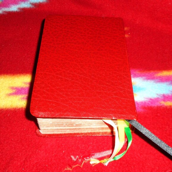 Episcopal Book of Common Prayer Red Leather w/Inscription (Seabury Press, 1977) - Picture 8 of 11